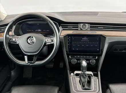 Volkswagen - Passat