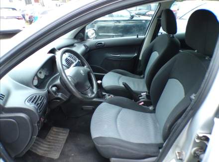 Peugeot - 206