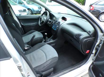 Peugeot - 206