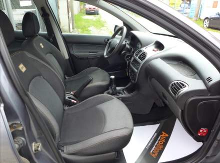 Peugeot - 206