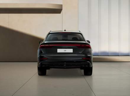 Audi - Q8