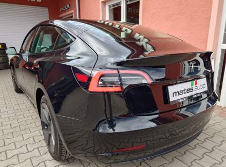 Tesla - Model 3