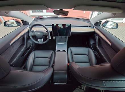 Tesla - Model 3