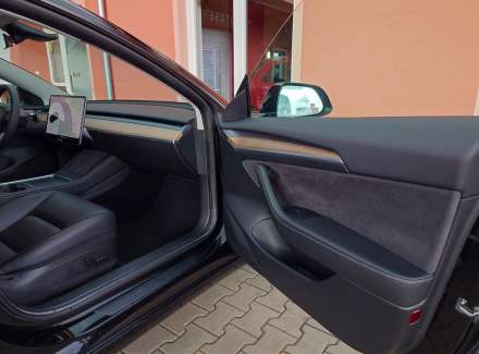 Tesla - Model 3