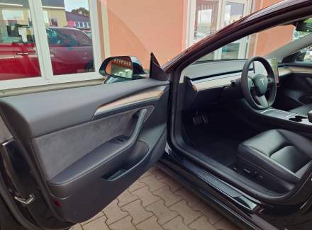 Tesla - Model 3