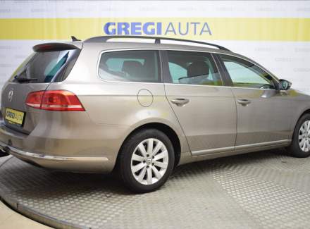 Volkswagen - Passat