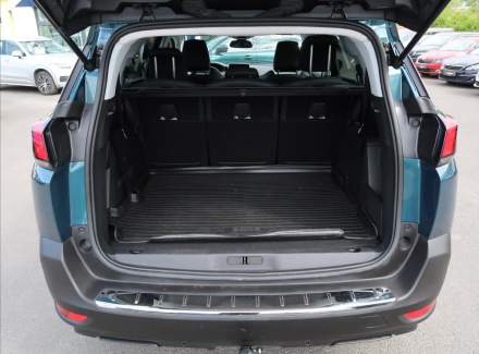 Peugeot - 5008