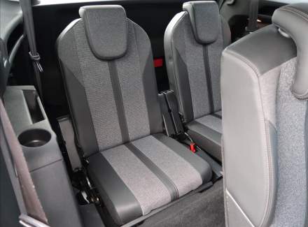 Peugeot - 5008