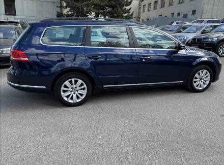 Volkswagen - Passat