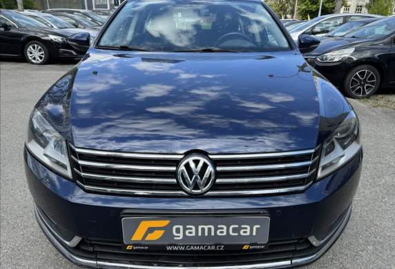 Volkswagen - Passat
