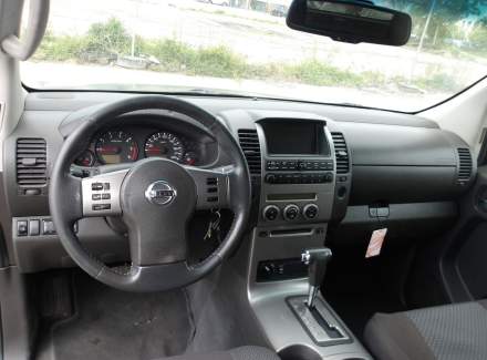 Nissan - Navara