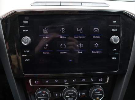 Volkswagen - Passat