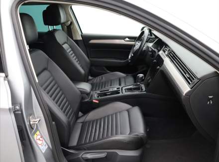 Volkswagen - Passat