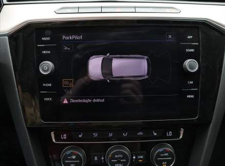 Volkswagen - Passat