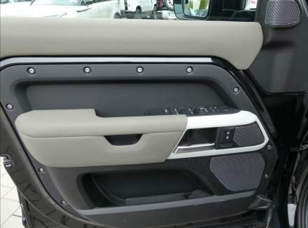 Land Rover - Defender
