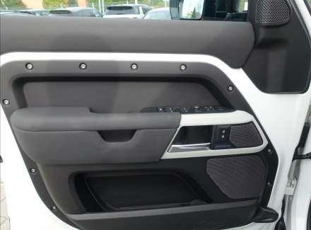 Land Rover - Defender