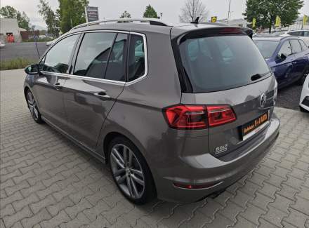 Volkswagen - Golf