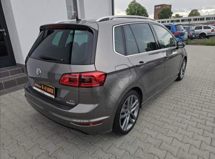 Volkswagen - Golf