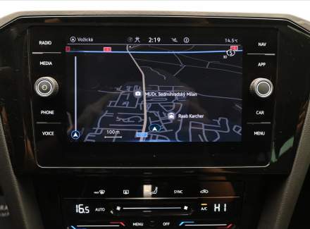 Volkswagen - Passat