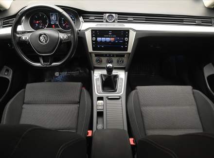 Volkswagen - Passat