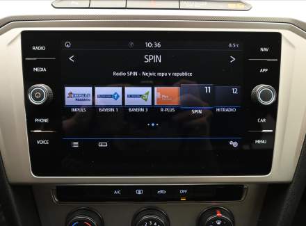 Volkswagen - Passat