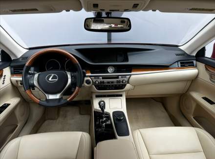 Lexus - ES