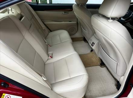 Lexus - ES