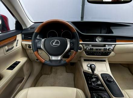 Lexus - ES