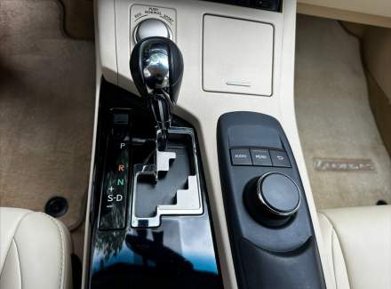 Lexus - ES