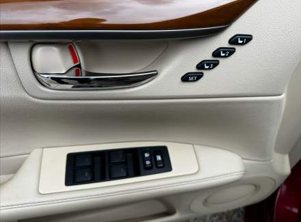 Lexus - ES
