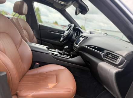 Maserati - Levante