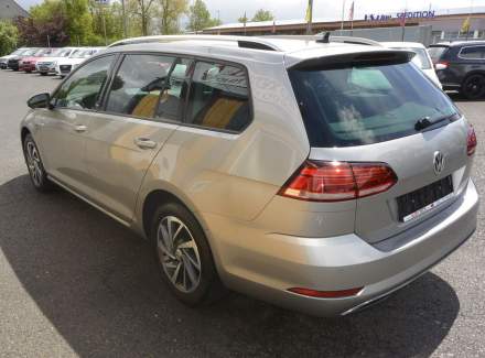 Volkswagen - Golf