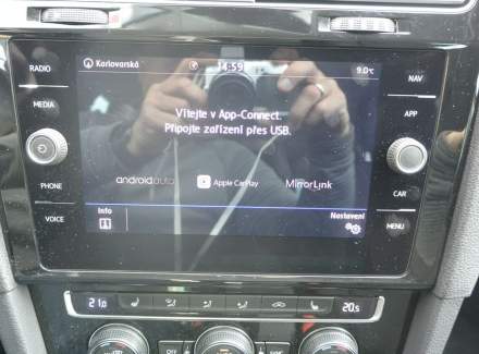 Volkswagen - Golf