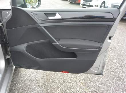 Volkswagen - Golf