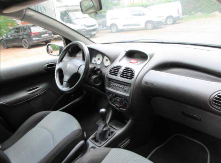 Peugeot - 206