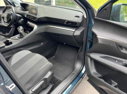 Peugeot - 5008