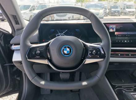 BMW - i5