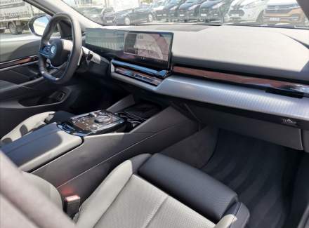 BMW - i5