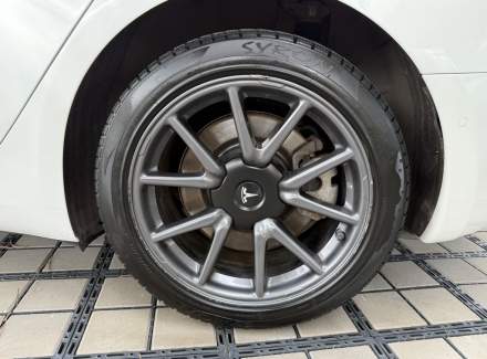 Tesla - Model 3