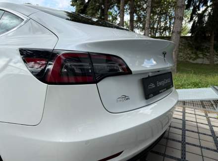 Tesla - Model 3