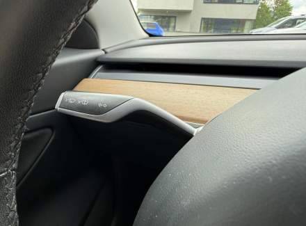 Tesla - Model 3