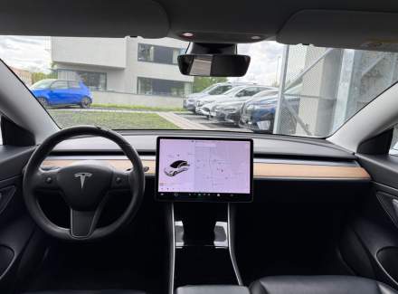 Tesla - Model 3
