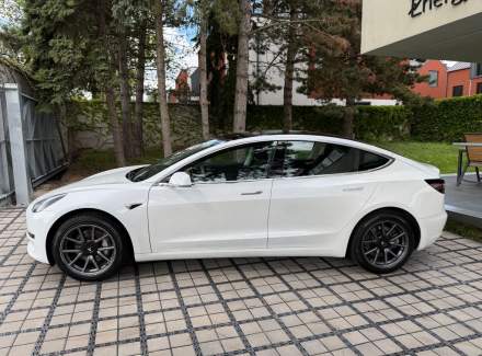 Tesla - Model 3