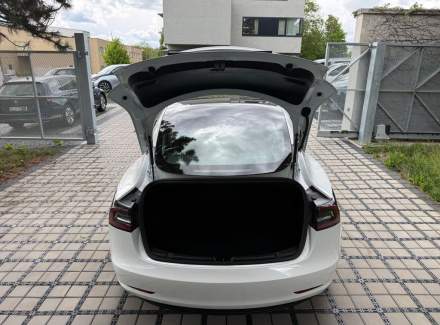Tesla - Model 3