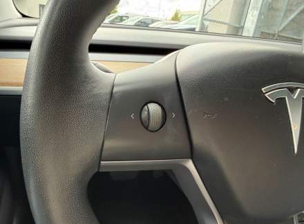 Tesla - Model 3