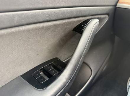 Tesla - Model 3