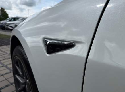 Tesla - Model 3