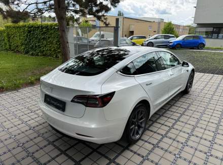 Tesla - Model 3