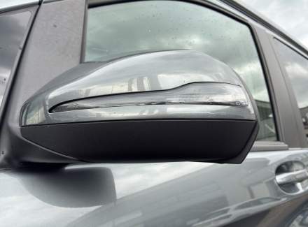 Mercedes-Benz - V-class