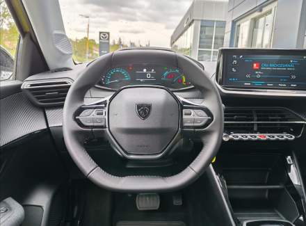Peugeot - 208